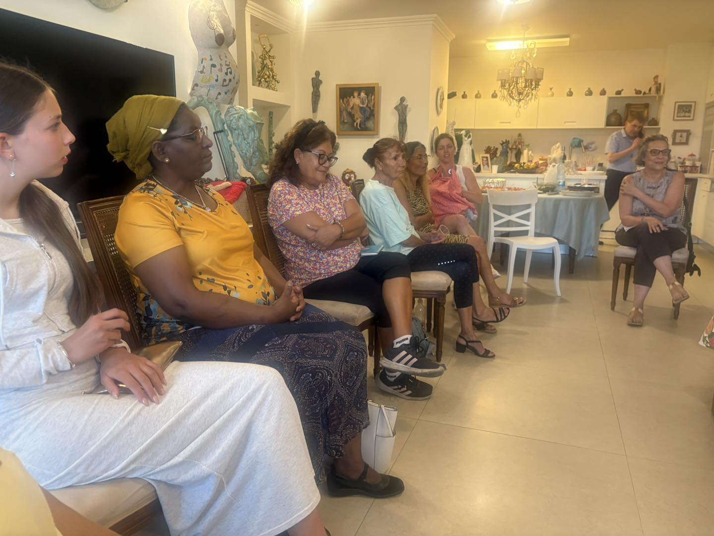 מפגש משפחות נעדרים בהנחייתה של הפסיכולוגית והפסיכותרפיסטית נירה כץ – ספטמבר